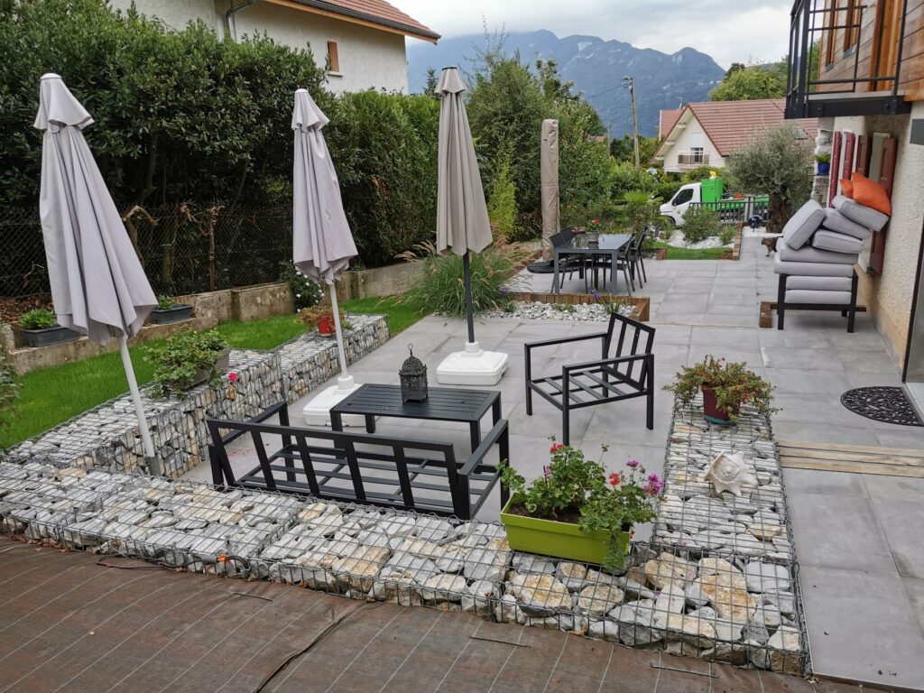 exemple de réalisation d'une terrasse aménagée en Savoie (73) vers Aix-les-bains