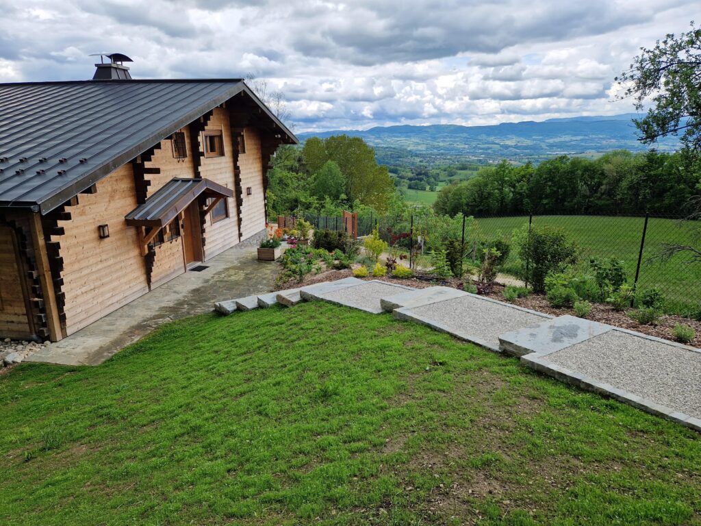 escalier extérieur créé par l'entreprise Paysages N'Co en Savoie (73)