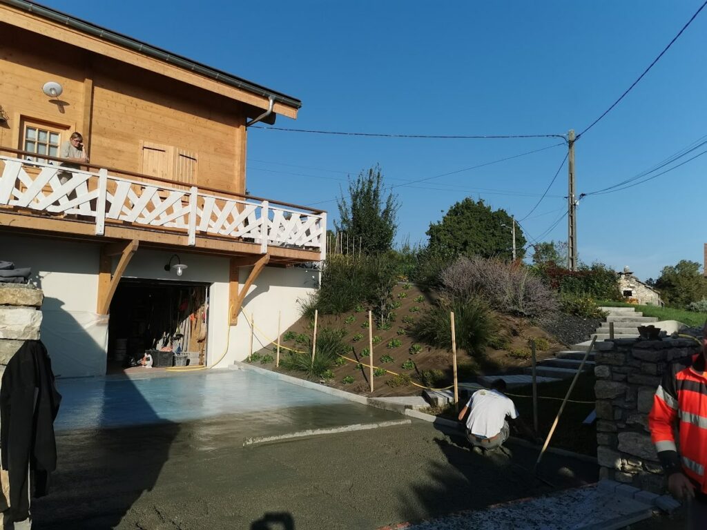 préparation du sol de la cour pour le béton désactivé